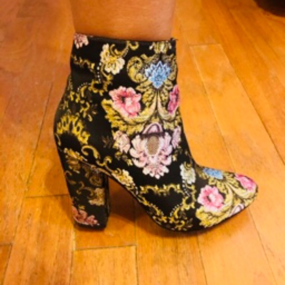 Meet your Posher, Sandra - Picture 1 of 1